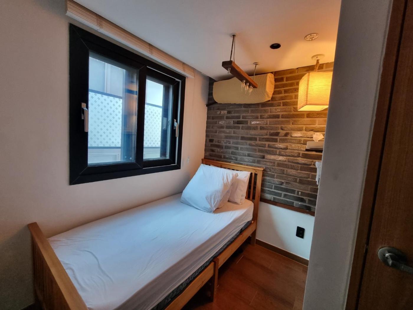 Hwon Guesthouse Seoul Exterior photo